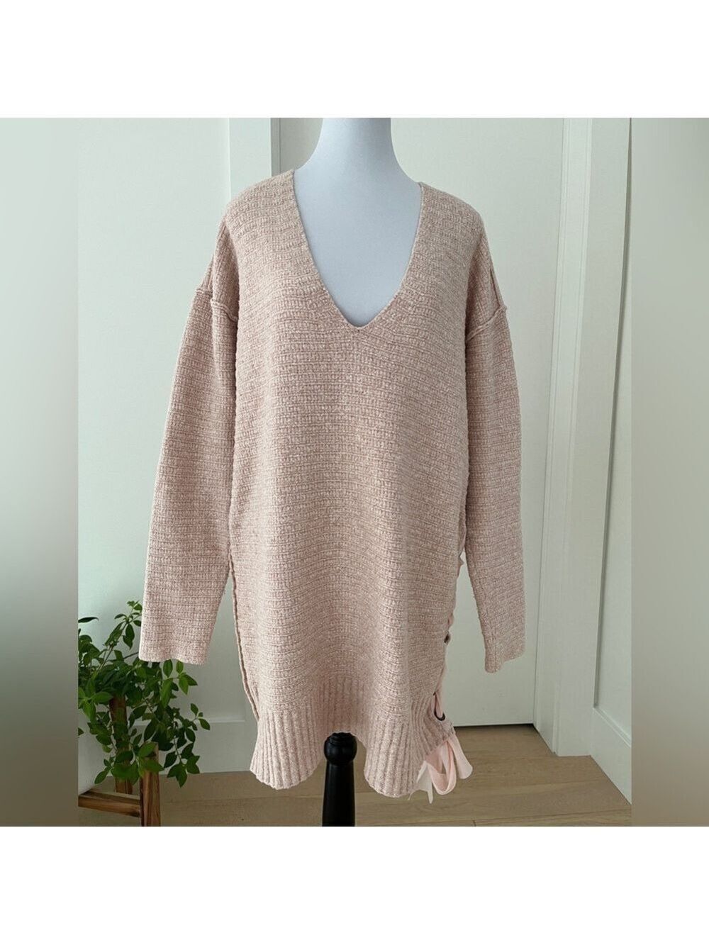 FREE PEOPLE Heart It Oversize Knit Lace Up Side V Neck Pullover Tunic Sweater
